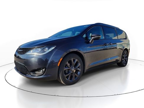 Used 2019 Chrysler Pacifica Limited w/ S Appearance Package FWD image 2
