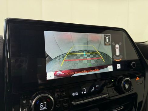 Used 2023 Toyota Highlander Limited FWD image 17