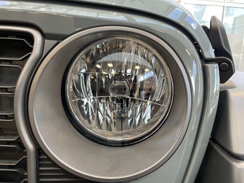 Used 2025 Jeep Wrangler Sport S w/ Convenience Group image 5