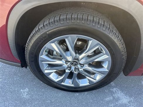 Used 2021 Toyota Highlander Limited image 10