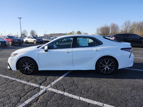 Used 2022 Toyota Camry SE image 14