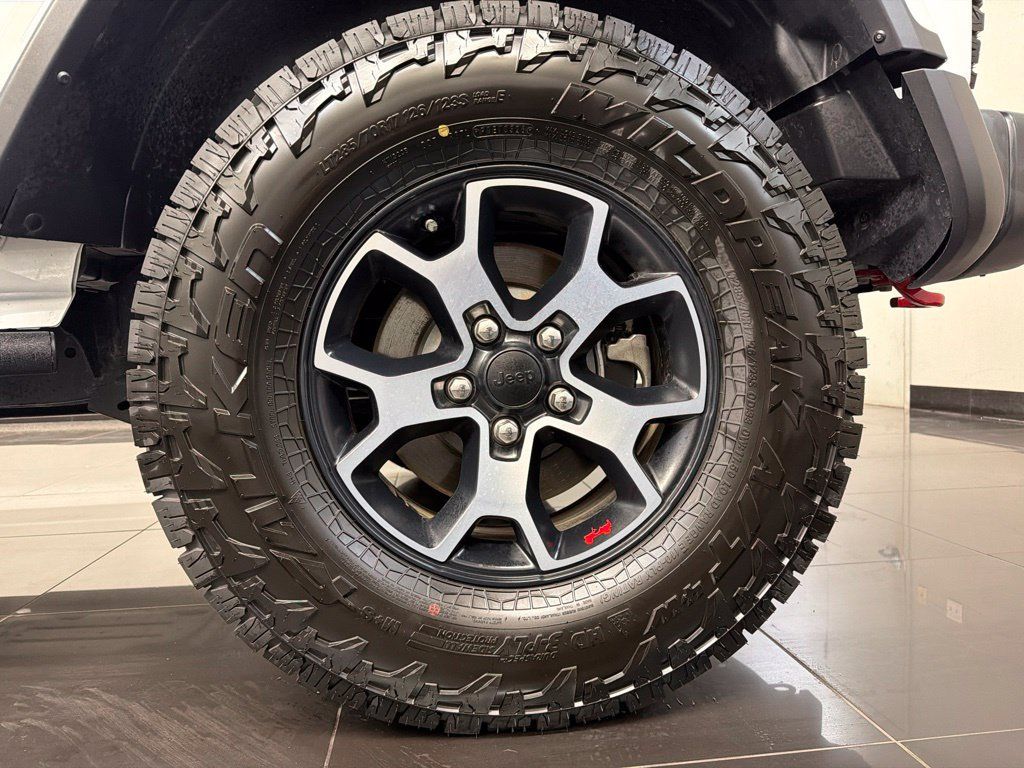 Used 2022 Jeep Wrangler Unlimited Rubicon w/ LED Lighting Group AWD/4WD image 7