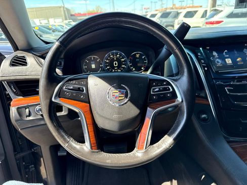 Used 2015 Cadillac Escalade Luxury image 21
