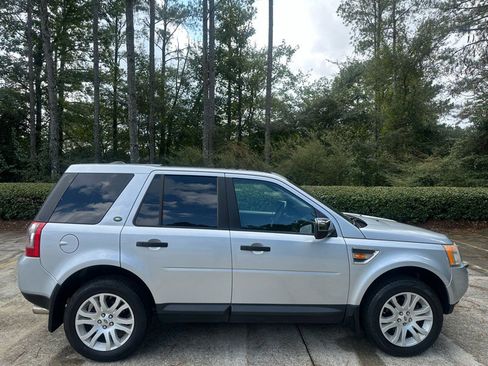 Used 2008 Land Rover LR2 SE image 9