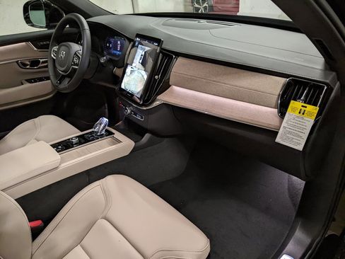 New 2026 Volvo XC90 T8 Plus image 21