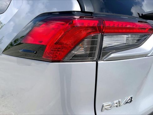 Used 2019 Toyota RAV4 XLE Premium FWD image 28