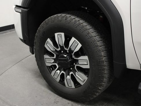 New 2025 GMC Sierra 2500 Denali image 10