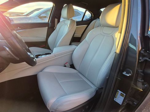 Used 2025 Genesis G70 2.5T image 10