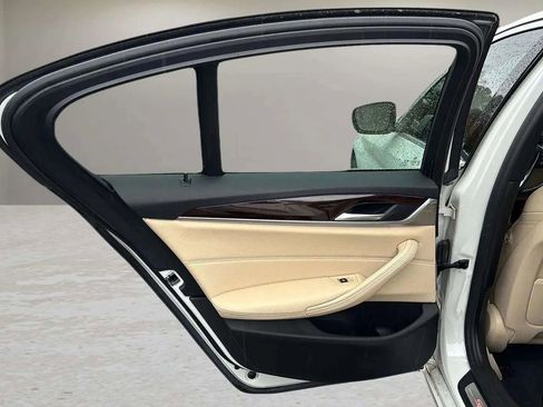 Used 2019 BMW 530i w/ Convenience Package image 15