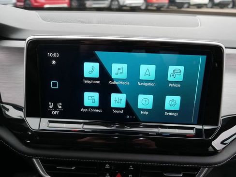 Certified 2025 Volkswagen Atlas Cross Sport SE FWD image 31