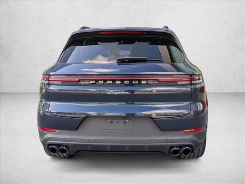 Used 2024 Porsche Cayenne AWD/4WD image 7