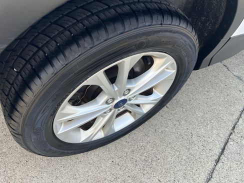 Used 2017 Ford Escape SE FWD image 5
