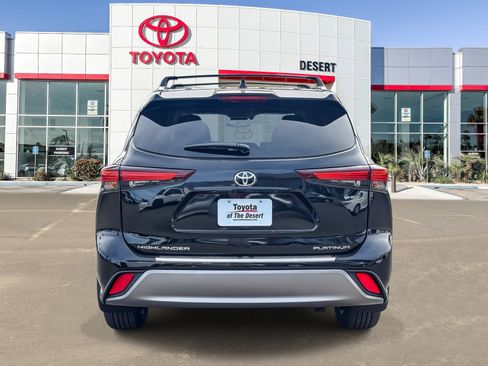 New 2026 Toyota Highlander Platinum AWD/4WD image 6