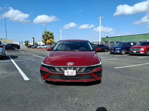 Used 2025 Hyundai Elantra SE image 8