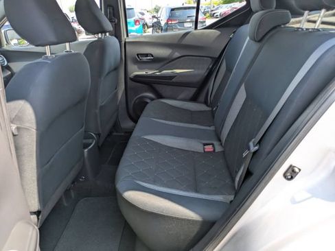 Used 2018 Nissan Kicks SV FWD image 19