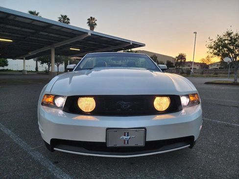 Used 2010 Ford Mustang GT Premium image 3