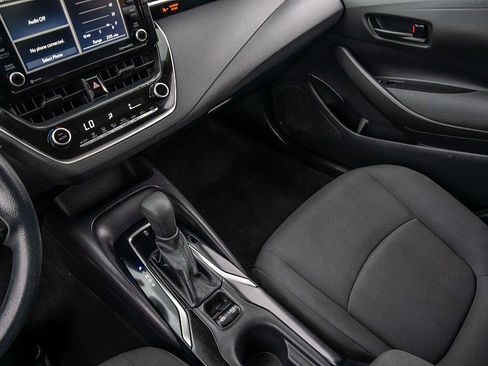 Used 2022 Toyota Corolla LE image 25