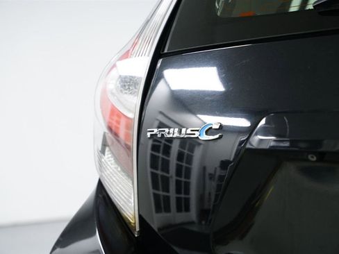 Used 2018 Toyota Prius C One image 7