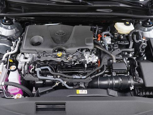 Used 2025 Toyota Camry SE image 29