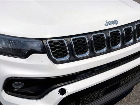 Used 2025 Jeep Compass Latitude AWD/4WD image 30