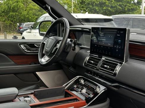 Certified 2023 Lincoln Navigator Reserve AWD/4WD image 32