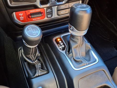 Used 2022 Jeep Wrangler Unlimited Rubicon w/ LED Lighting Group image 24