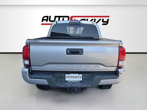 Used 2018 Toyota Tacoma TRD Sport w/ Technology Package image 6