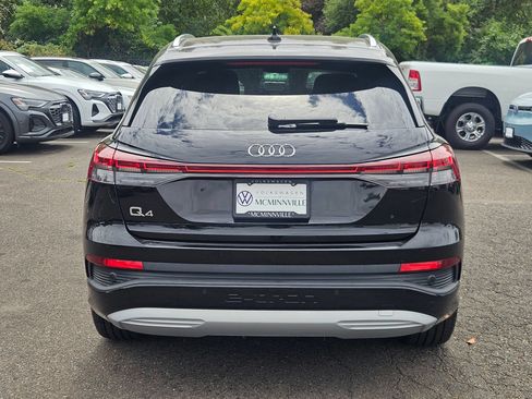 Used 2023 Audi Q4 e-tron Premium Plus w/ Premium Plus RWD image 4