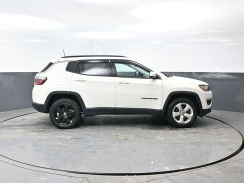 Used 2019 Jeep Compass Latitude w/ Cold Weather Group image 3
