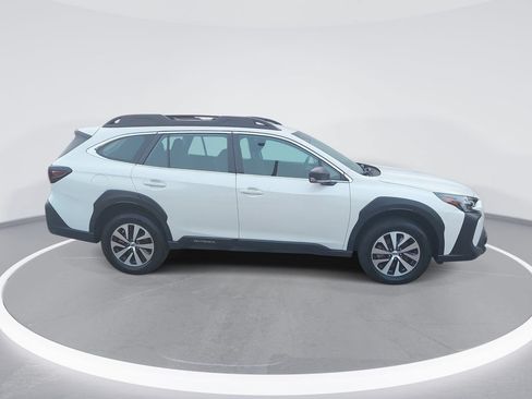 Used 2025 Subaru Outback AWD/4WD image 4