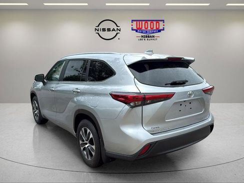 Used 2023 Toyota Highlander XLE AWD/4WD image 4