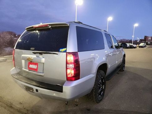 Used 2014 Chevrolet Suburban LT image 7
