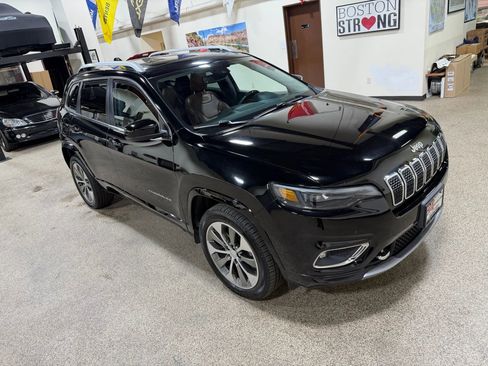 Used 2019 Jeep Cherokee Overland w/ Technology Group image 13