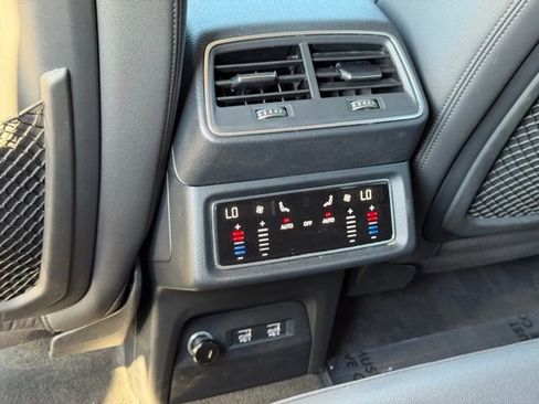 Used 2019 Audi e-tron Premium Plus image 37