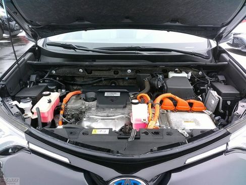 Used 2017 Toyota RAV4 Limited w/ Carpet Mat Package image 8