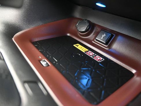 Used 2022 Toyota RAV4 Limited image 49