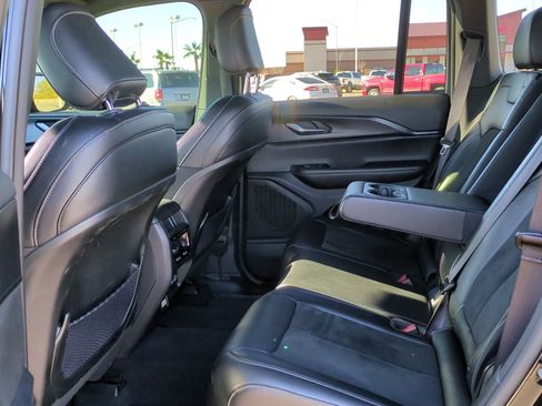 Used 2023 Jeep Grand Cherokee Altitude image 27