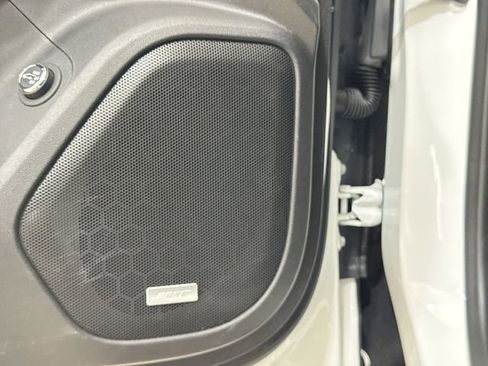 Used 2022 GMC Acadia AT4 w/ Technology Package image 25