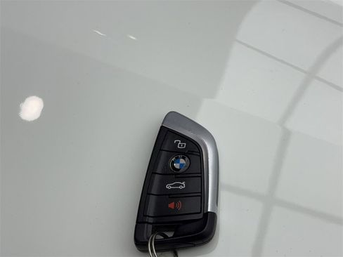 Used 2022 BMW i4 eDrive40 image 61