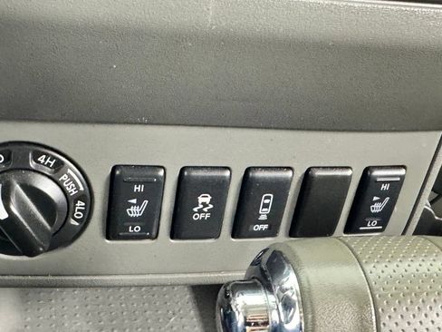 Used 2014 Nissan Frontier SV w/ SV Value Truck Package AWD/4WD image 26