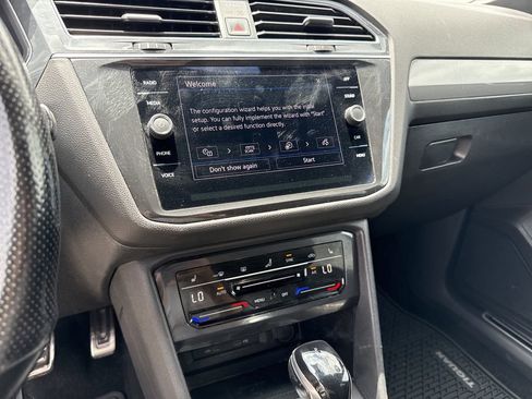 Used 2022 Volkswagen Tiguan SE R-Line FWD image 17