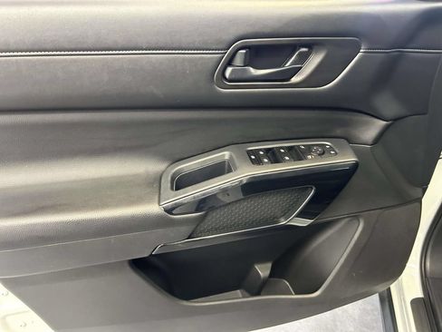 Used 2024 Nissan Pathfinder SV FWD image 17