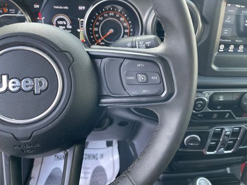 Used 2023 Jeep Gladiator Willys image 19