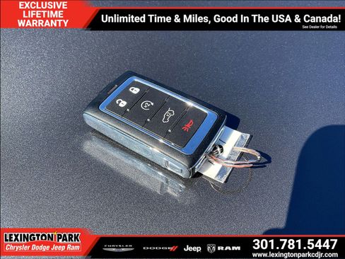 Used 2025 Jeep Grand Cherokee Limited AWD/4WD image 34