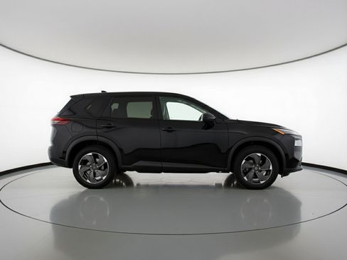 Used 2025 Nissan Rogue SV FWD image 11