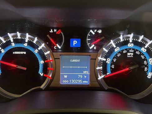 Used 2018 Toyota 4Runner SR5 AWD/4WD image 17