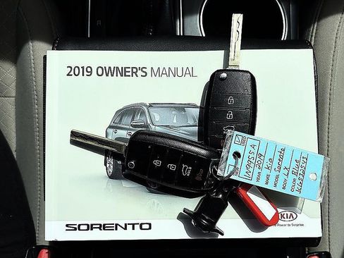Used 2019 Kia Sorento LX w/ LX Convenience Package image 29