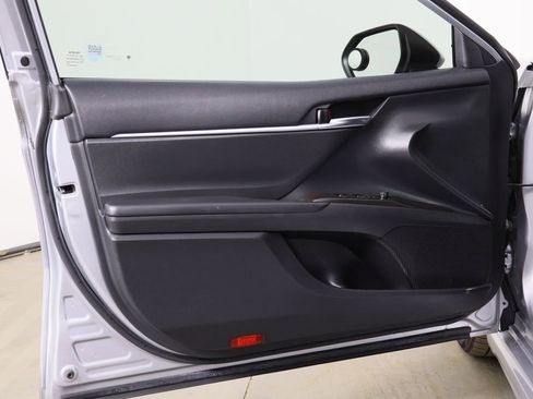 Used 2023 Toyota Camry SE image 19