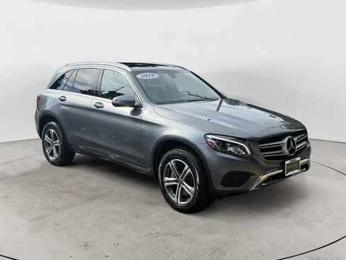 Used 2019 Mercedes-Benz GLC 350e 4MATIC image 3
