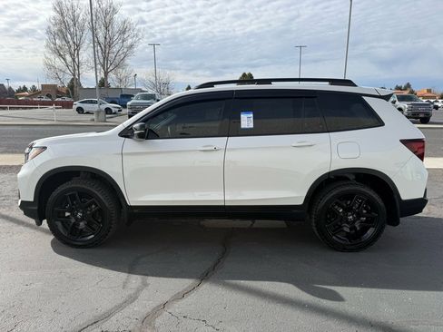 Used 2025 Honda Passport Black Edition image 5